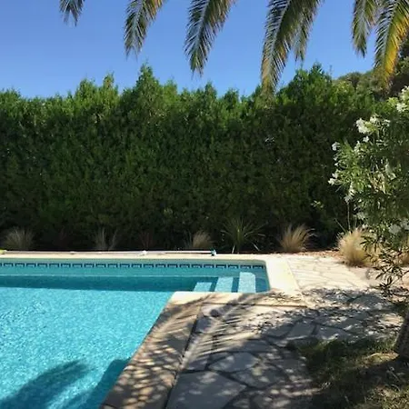 Jolie Au Calme Climatisee Grande Piscine Jardin Semesterbostad